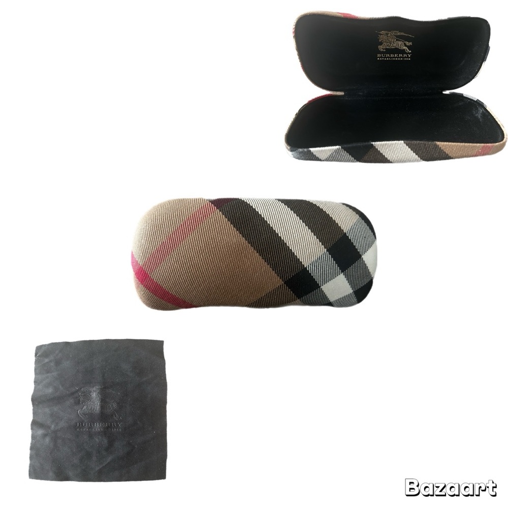 *Like NEW *Burberry Hard Shell Eyeglass Case with complementary cleaning cloth